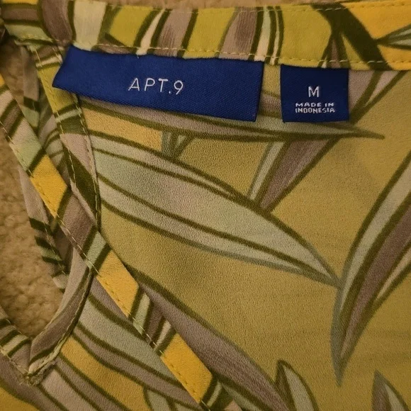 Apt. 9 Tropical print halter style cold shoulder top - Picture 8 of 8